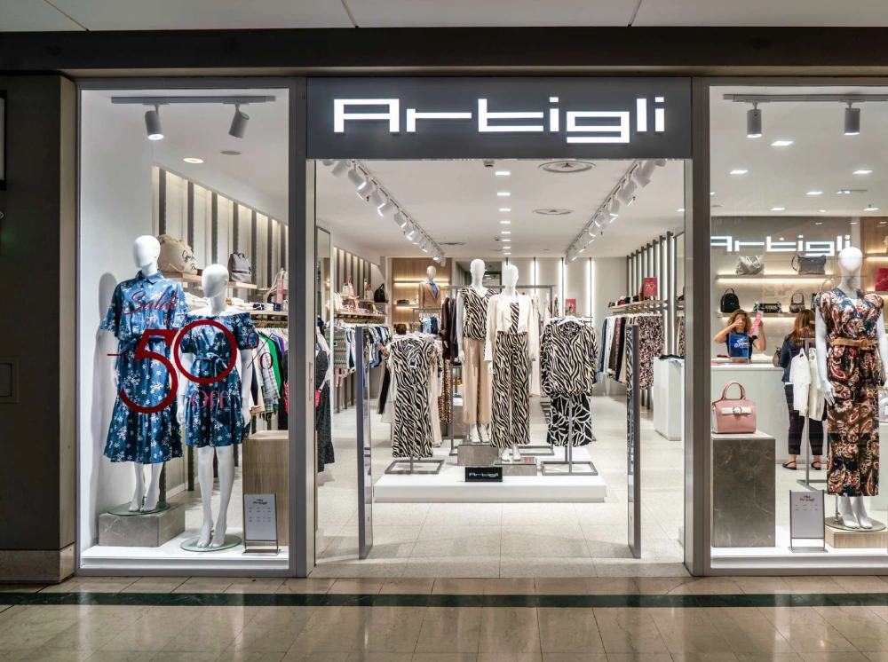 Vetrina negozio Artigli Lingotto