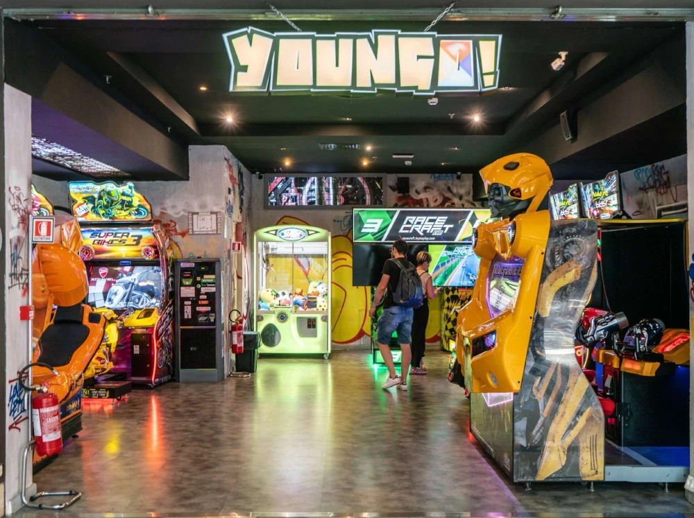 negozio youngo centro commerciale lingotto