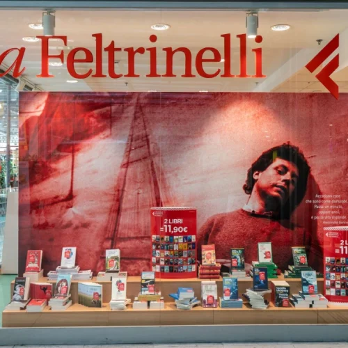 negozio feltrinelli centro commerciale lingotto