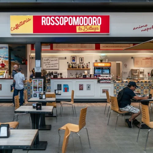 negozio rosso caffe centro commerciale lingotto